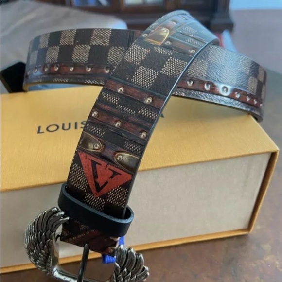Louis Vuitton belt size 80. Small